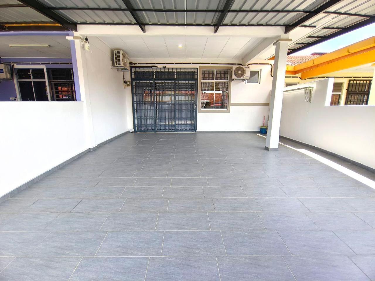 Newcastle Seri Impian Snooker Ping Pong Neflix Kluang Exterior photo